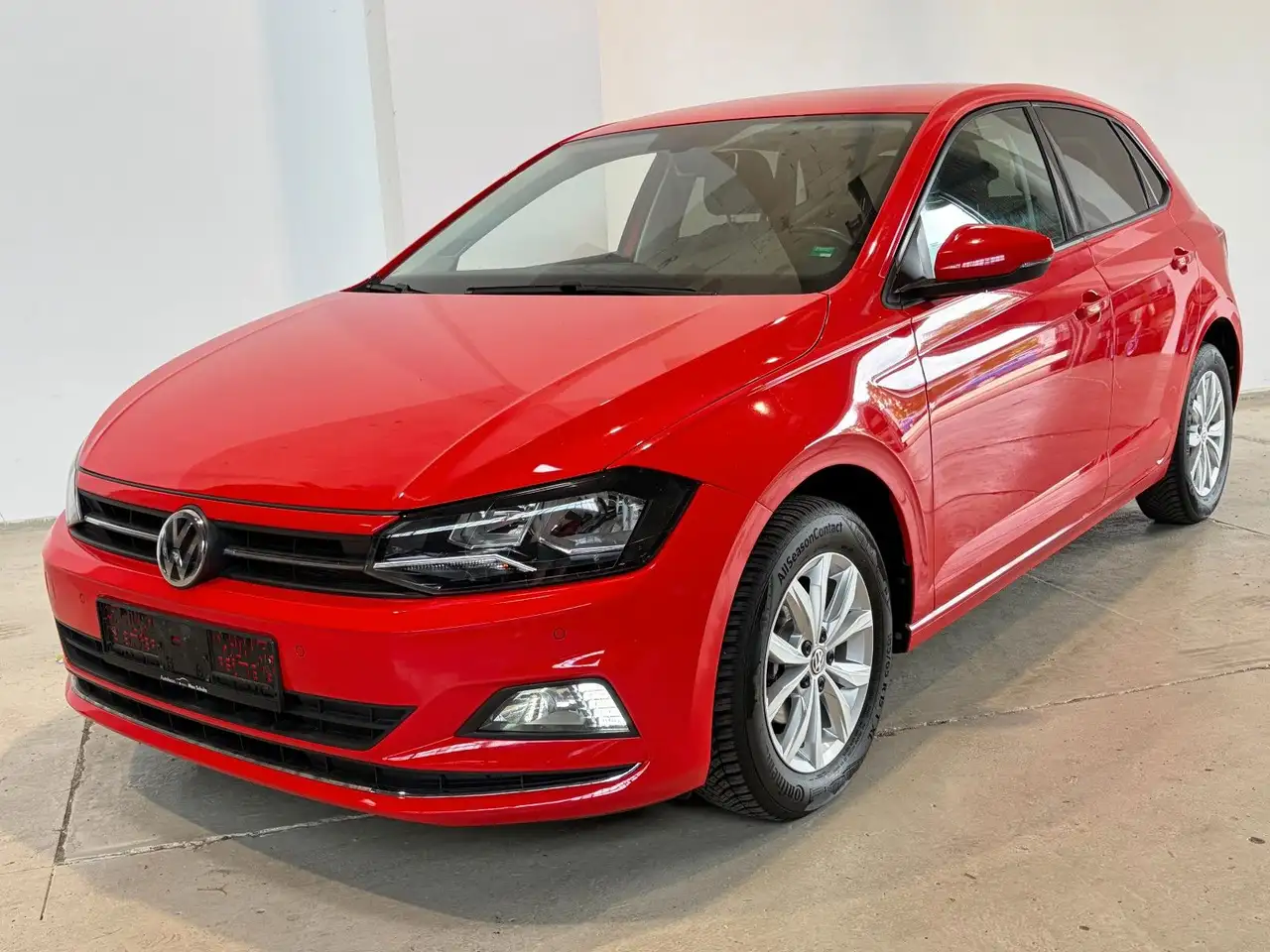Volkswagen Polo VI Highline 1.0 — photo 1 of 15
