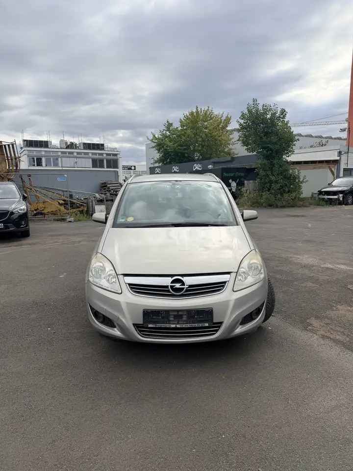 Opel Zafira 1.7 CDTI Edition — photo 1 of 7