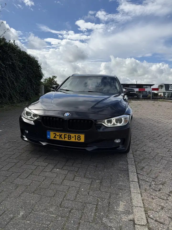 BMW 320 320d xDrive DPF Touring — photo 1 of 11
