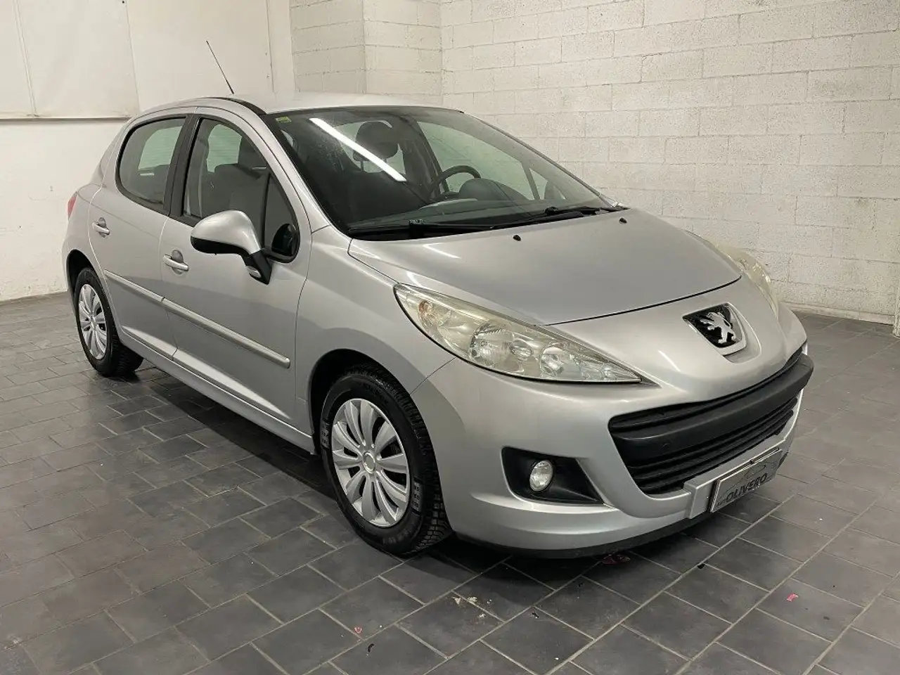 Peugeot 207 Plus 1.4 HDi 70CV 5 porte — photo 1 of 15