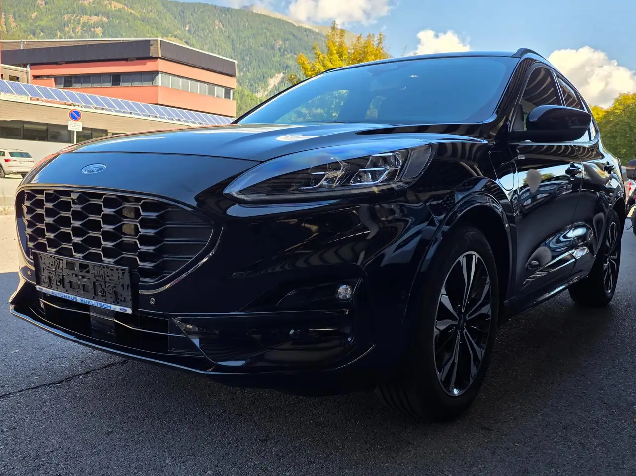 Ford Kuga Plug-In Hybrid ST-Line X — photo 1 of 21