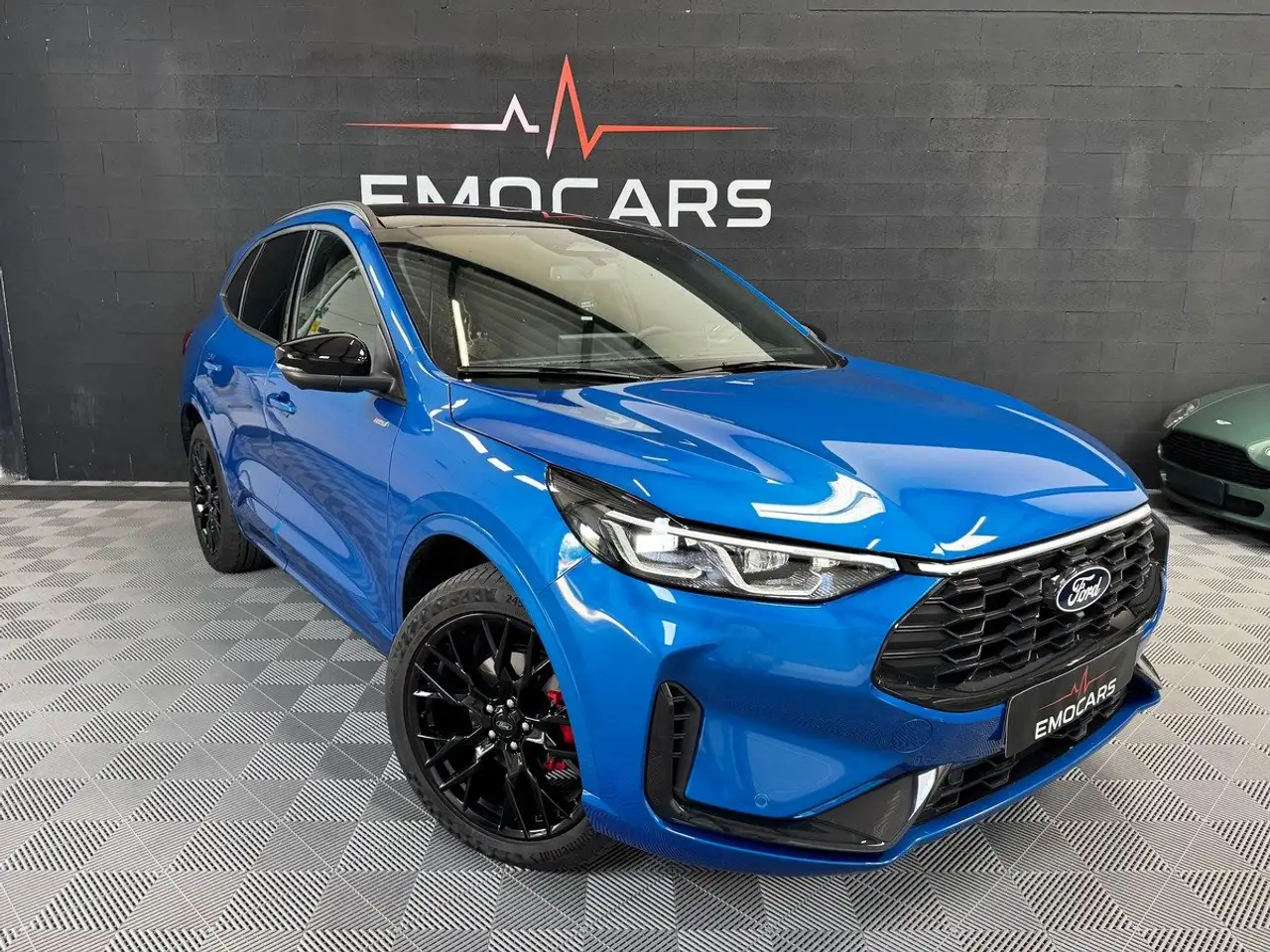Ford Kuga 2.5 PHEV 243 CH ST-LINE X BLACK PACKAGE — photo 1 of 31