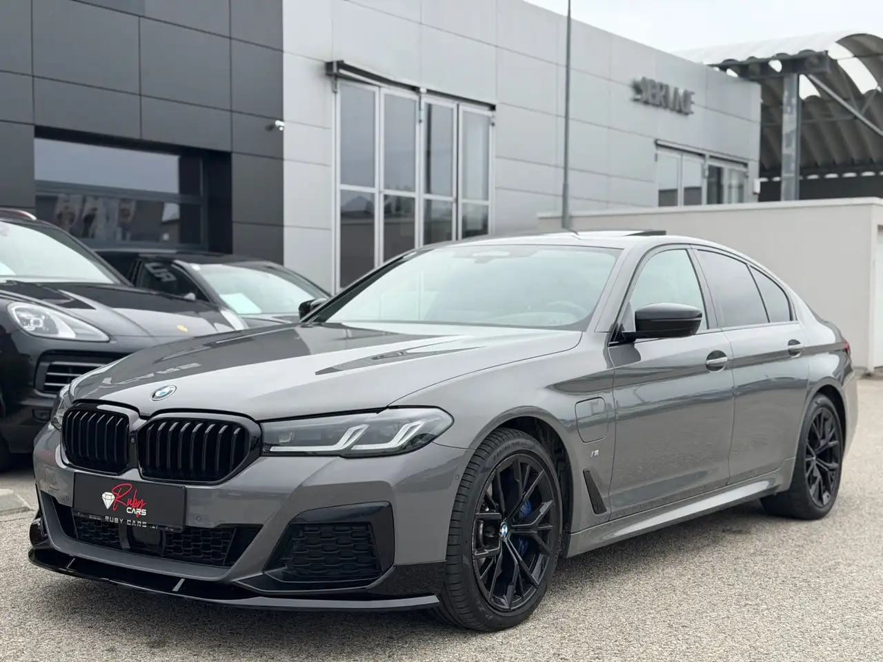 BMW 545 e PHEV xDrive Aut. M Sport Pro Individual — photo 1 of 40