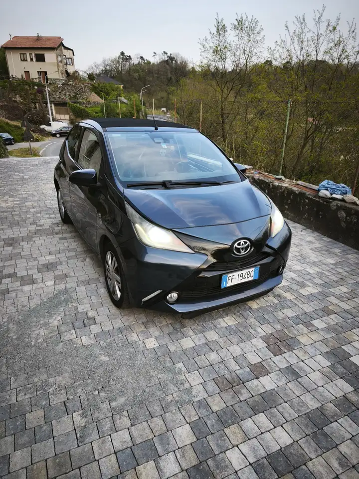 Toyota Aygo 3p 1.0 x-wave m-mt — photo 1 of 12