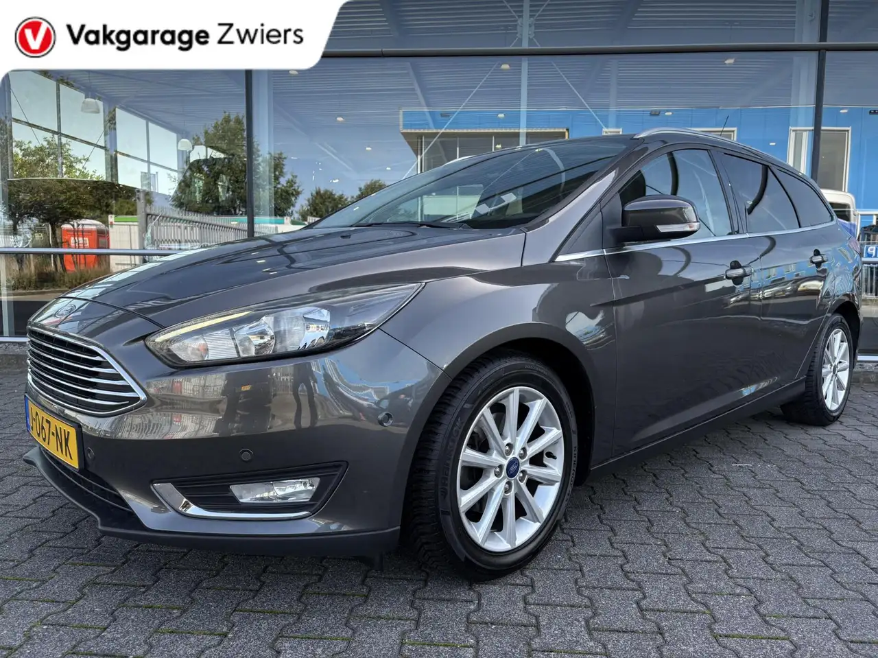 Ford Focus Wagon 1.0 Titanium|Stoel/stuur.verw|Navi|Afnm.trek — photo 1 of 40