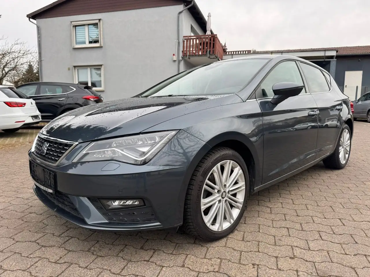 SEAT Leon Xcellence — photo 1 of 14