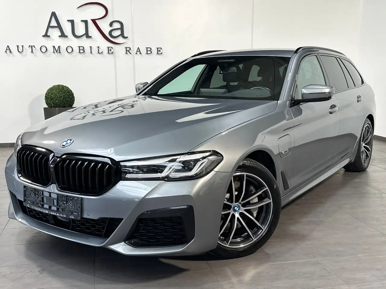 BMW 530 e Touring M-Sport NAV+LED+AHK+ACC+360°+18ZO+1HD — photo 1 of 31