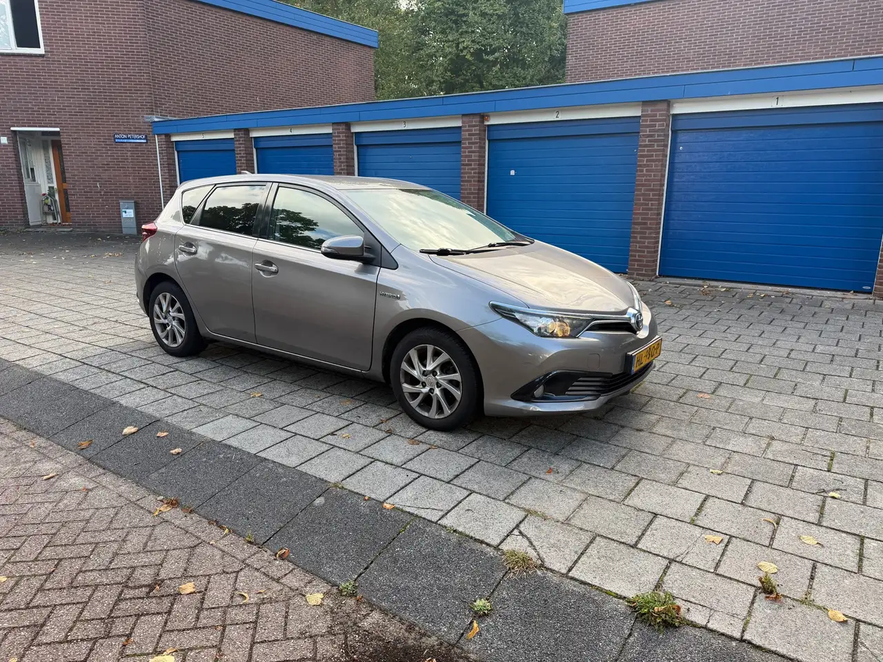 Toyota Auris 1.8 Hybrid Dynamic Cruise Camera — photo 1 of 26