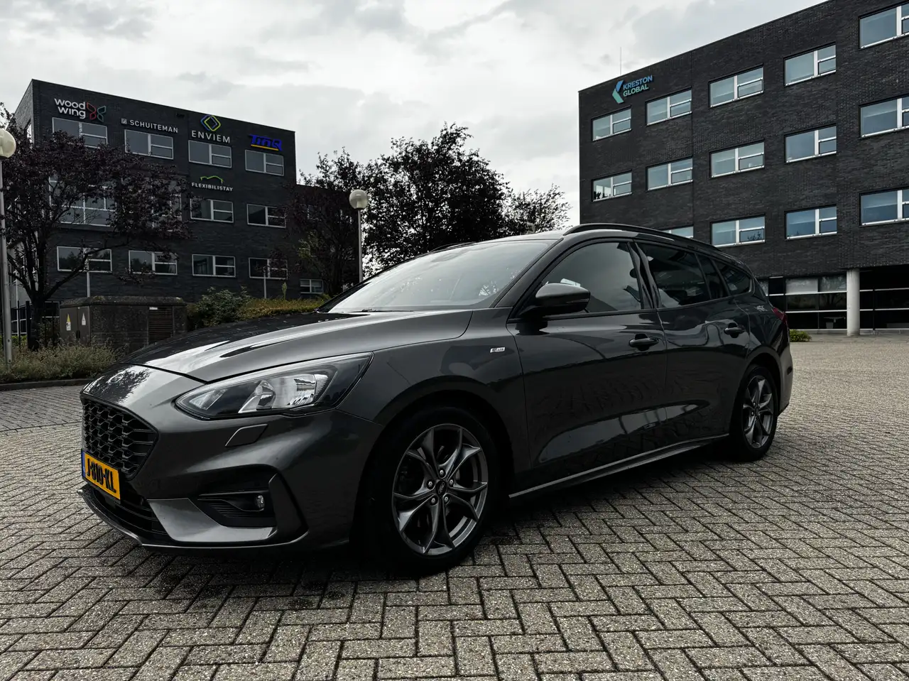 Ford Focus 1.5 EcoB. ST Line Automaat — photo 1 of 20