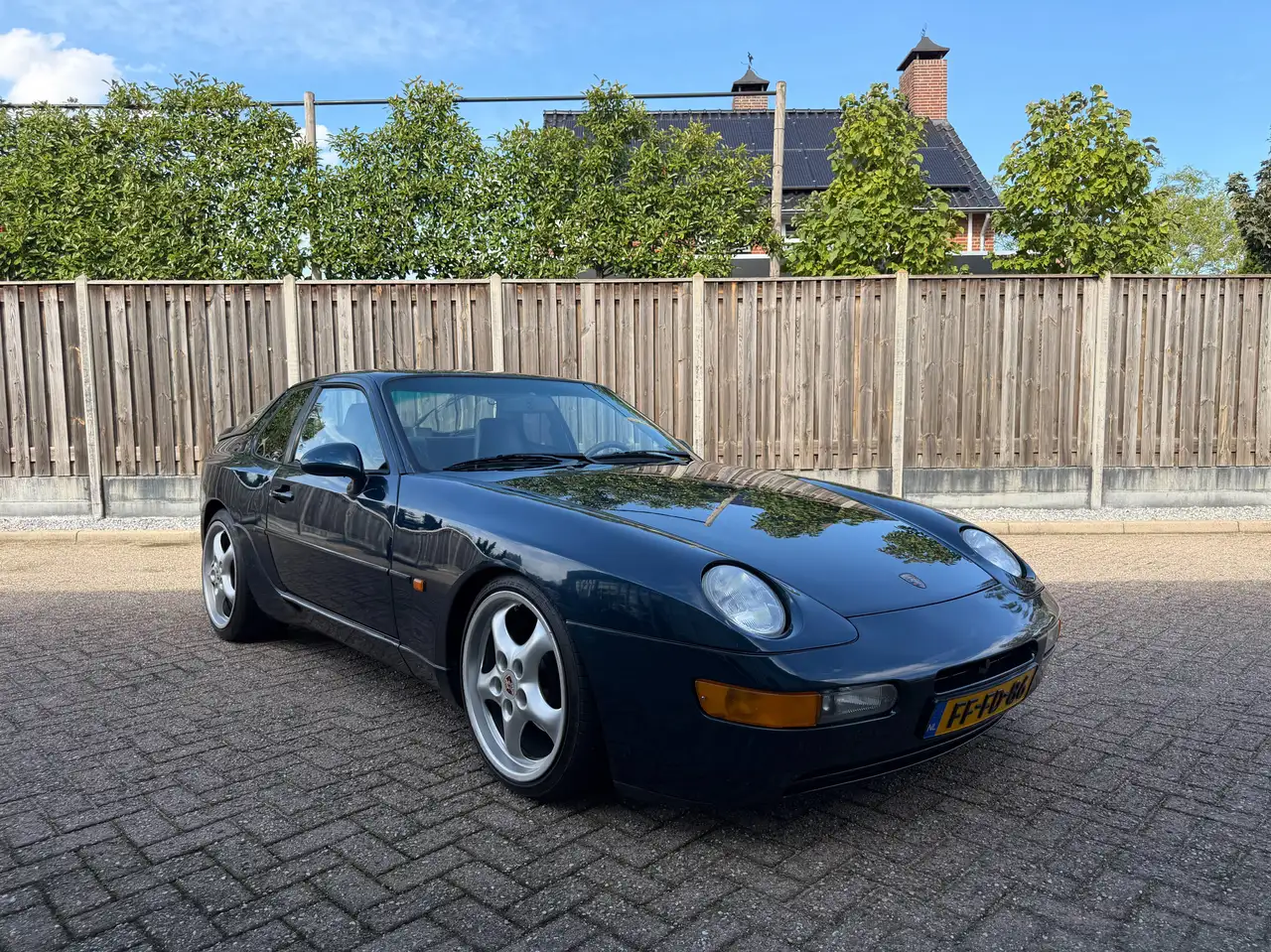 Porsche 968 Coupe — photo 1 of 13