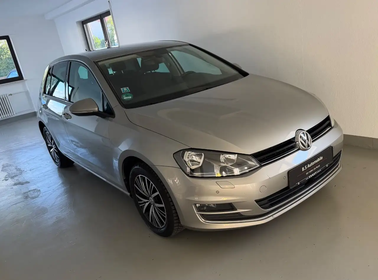 Volkswagen Golf VII Lim. Allstar BMT Navi STHZ Kamera — photo 1 of 10