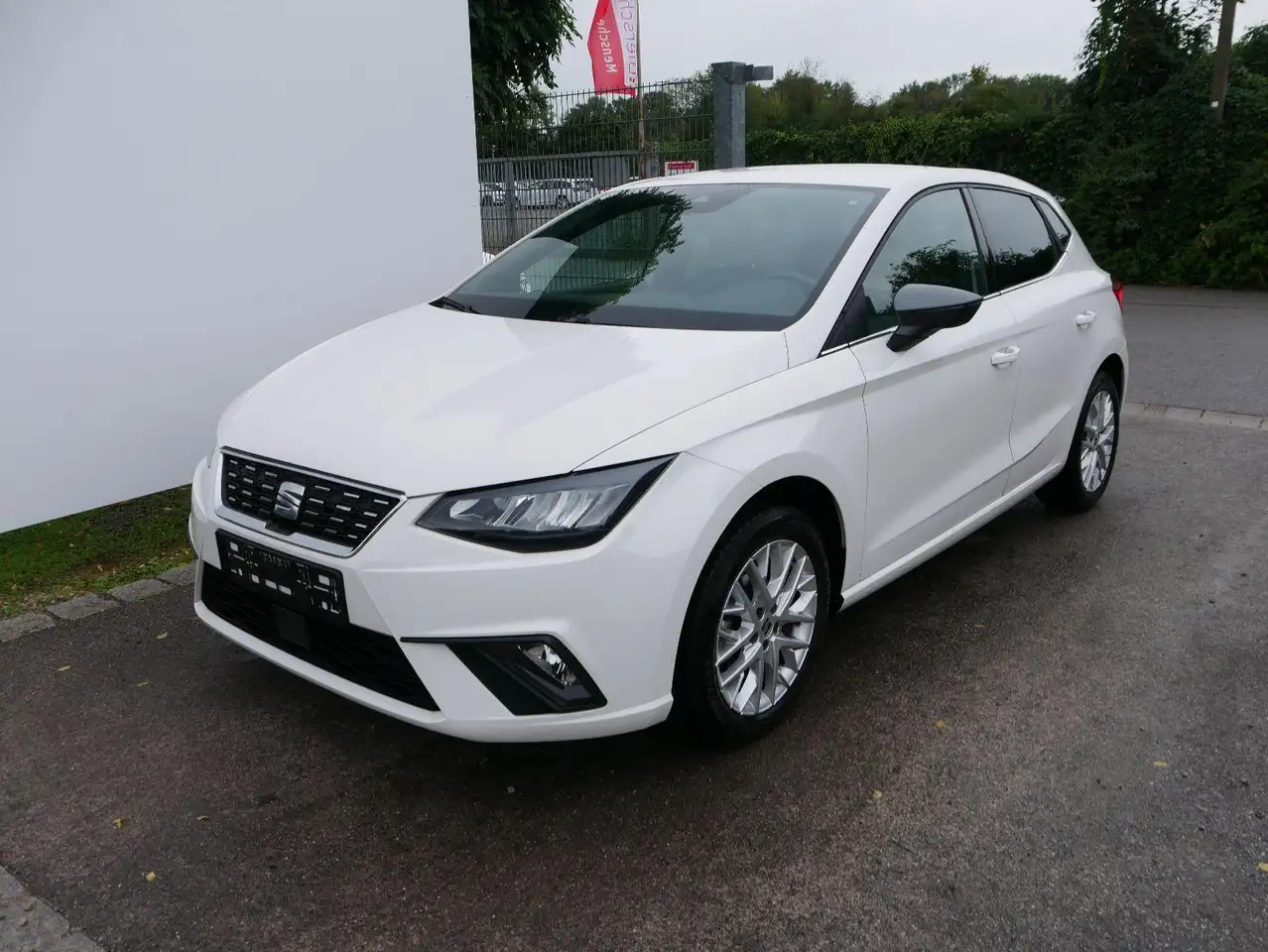SEAT Ibiza Xcellence 1.0 TSI Xcellence*NAVI*PDC-HI*LED*SHZ... — photo 1 of 15