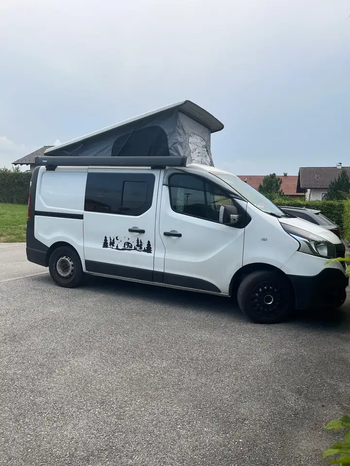 Renault Trafic Generation 2,0 dCi 115 DPF — photo 1 of 8