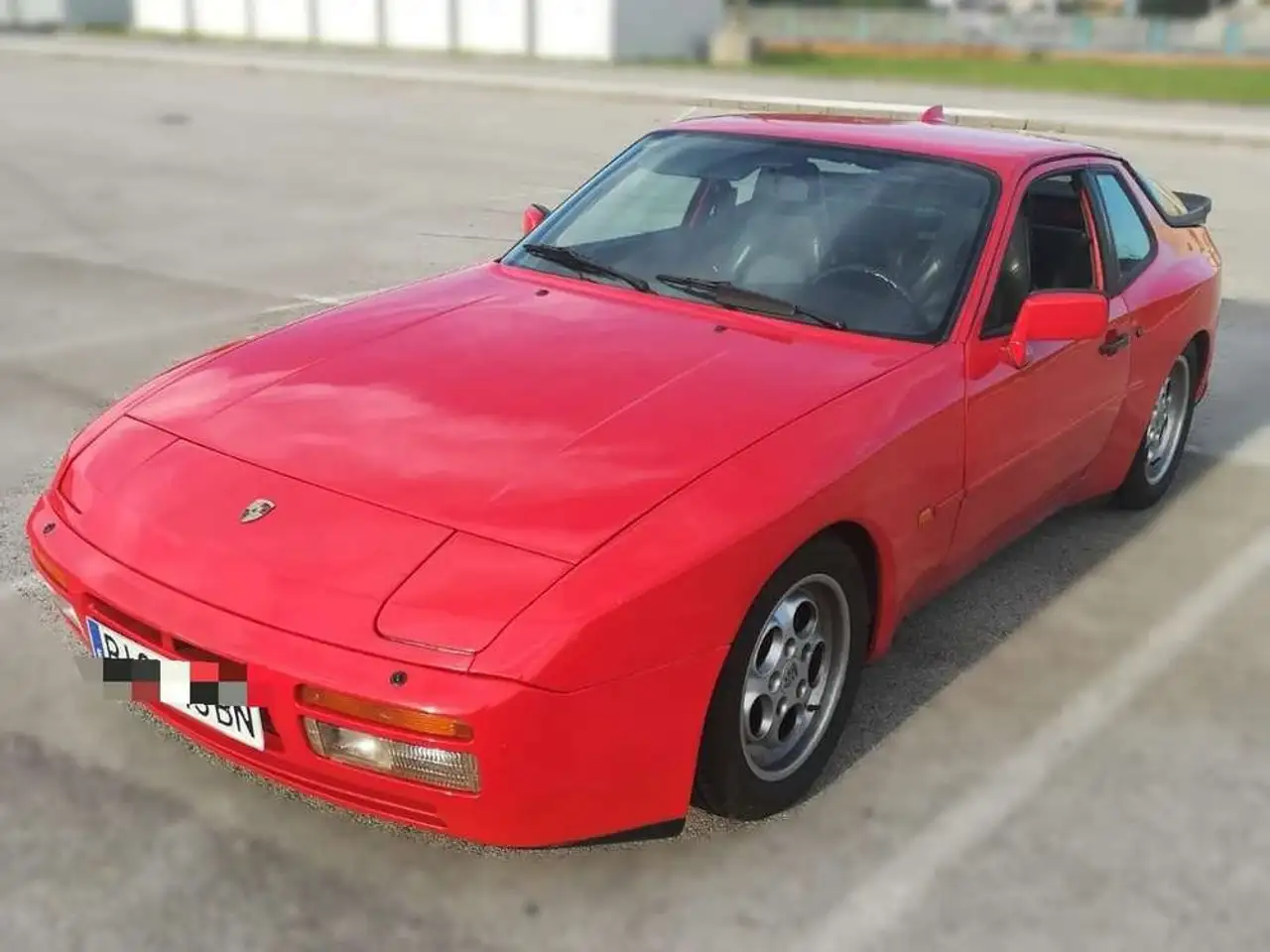 Porsche 944 Turbo — photo 1 of 7