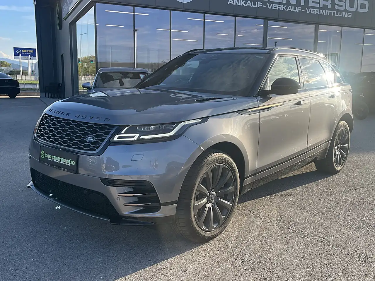 Land Rover Range Rover Velar P400e — photo 1 of 14