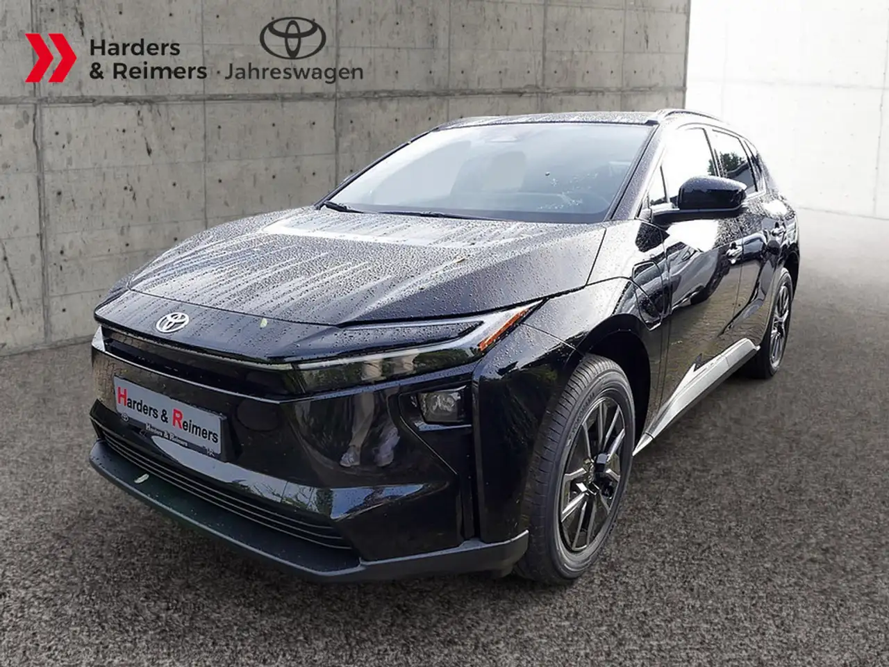 Toyota bZ4X FWD Teamplayer FACEL. MATRIX-LED 360° — photo 1 of 15