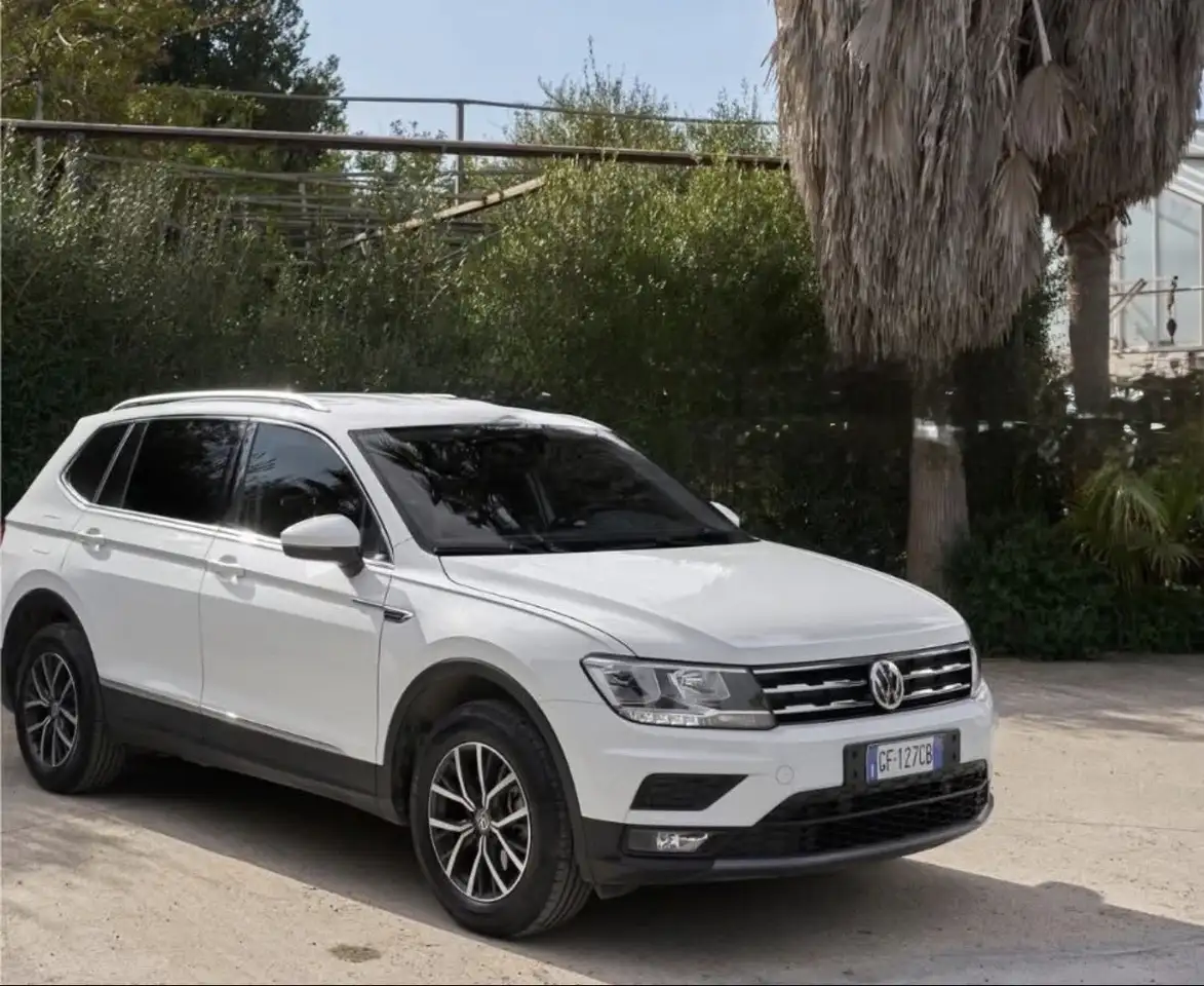 Volkswagen Tiguan Allspace Bussiness 7 Posti — photo 1 of 10