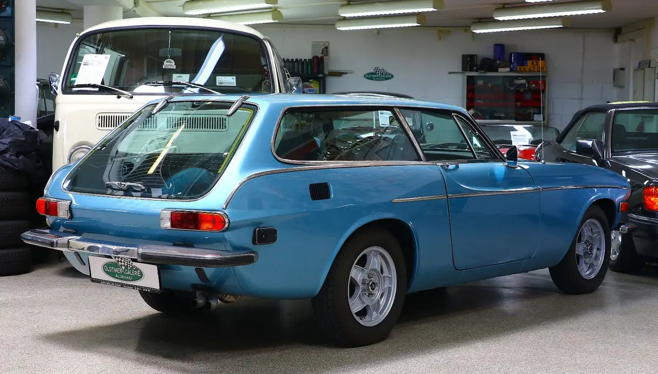 Volvo Andra P1800 ES "Schneewitchensarg" — photo 1 of 15