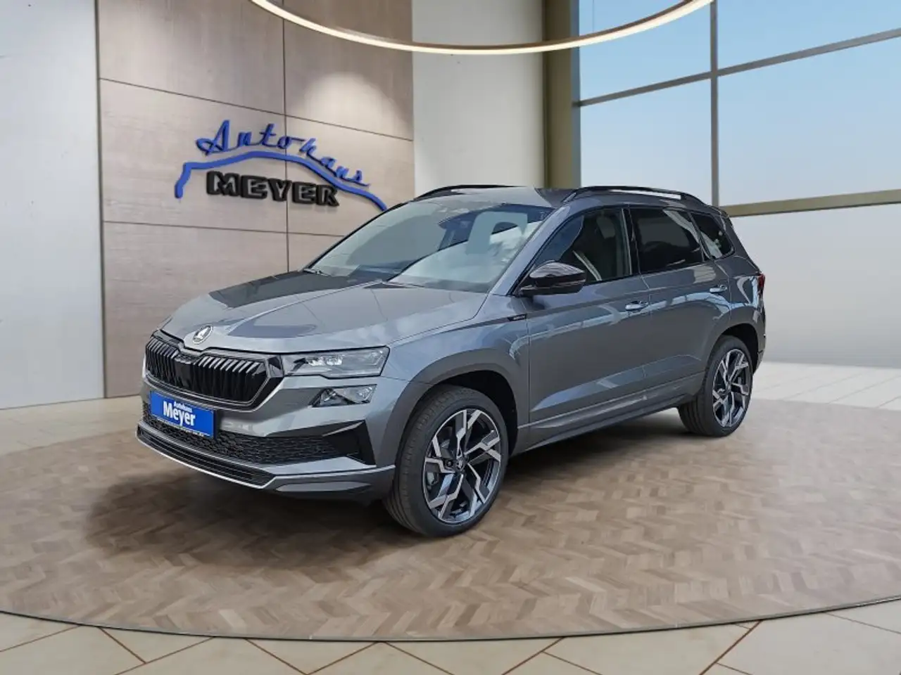 Skoda Karoq Sportline 2,0TSI DSG AHK/4*J.Gar/Navi/Matrix * — photo 1 of 40