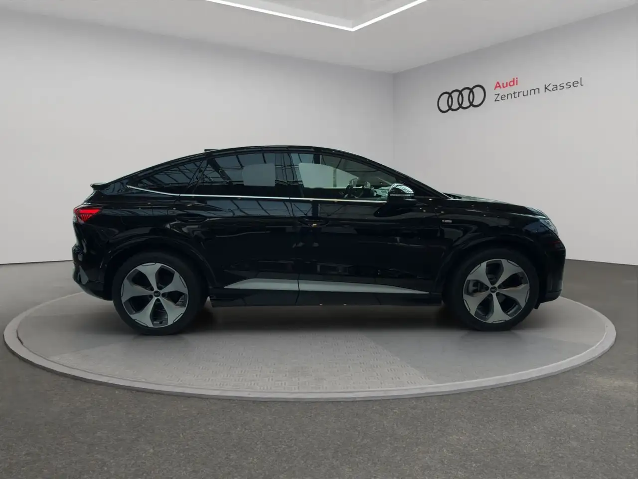 2027 Audi Q4 e-tron Q4 Sportback e-tron perf. Matric HuD SONOS 360°, photograph 7