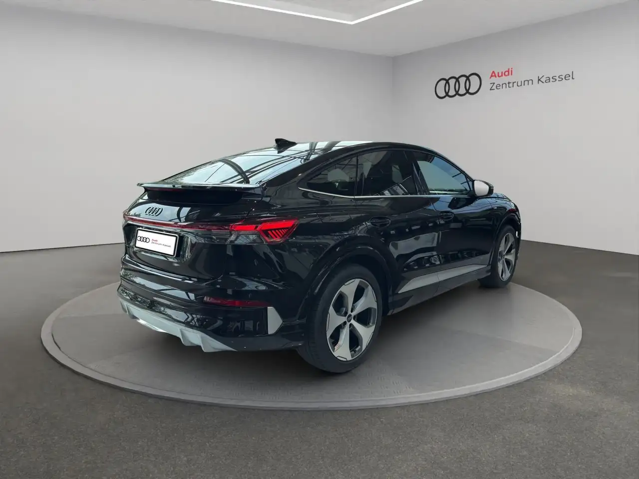 2027 Audi Q4 e-tron Q4 Sportback e-tron perf. Matric HuD SONOS 360°, photograph 6