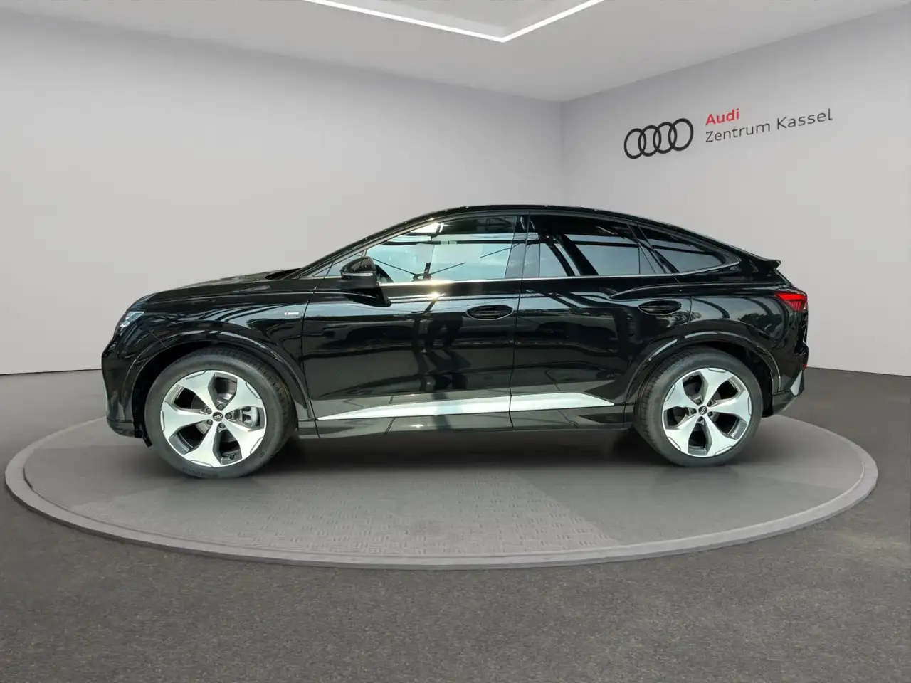 2027 Audi Q4 e-tron Q4 Sportback e-tron perf. Matric HuD SONOS 360°, photograph 3