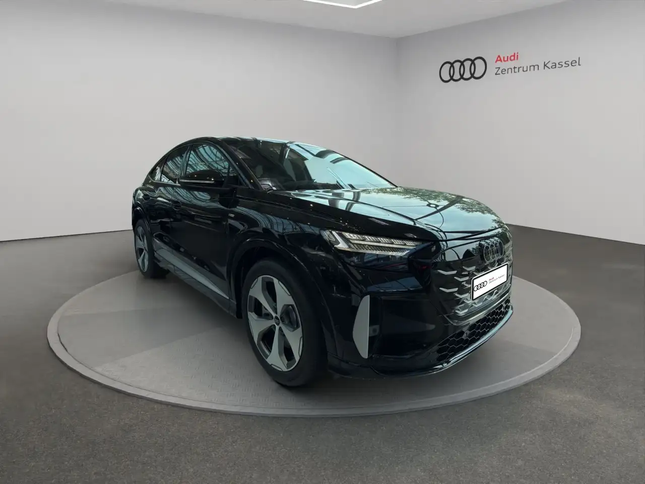 2027 Audi Q4 e-tron Q4 Sportback e-tron perf. Matric HuD SONOS 360°, photograph 8