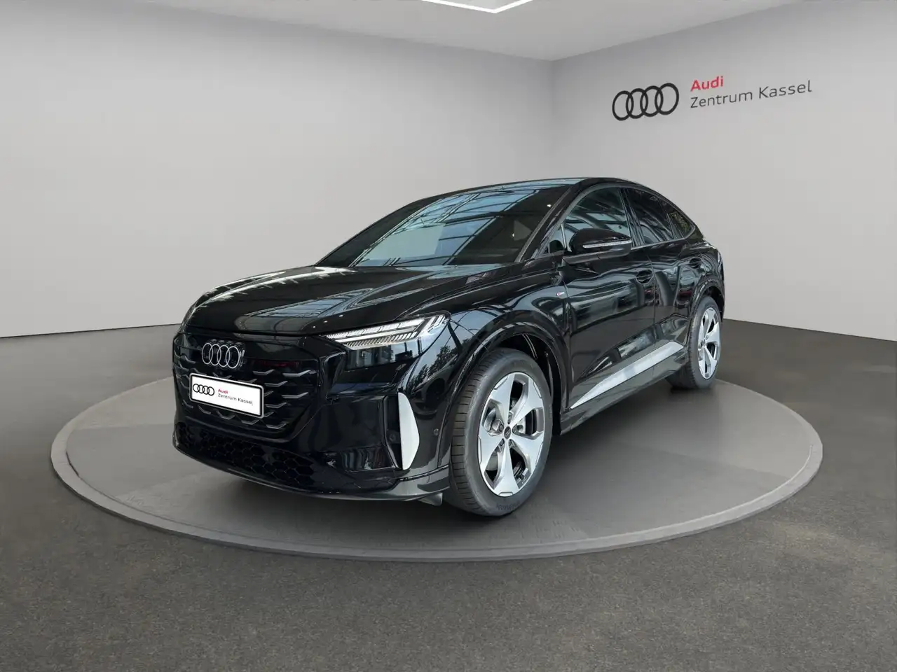 2027 Audi Q4 e-tron Q4 Sportback e-tron perf. Matric HuD SONOS 360°, photograph 2