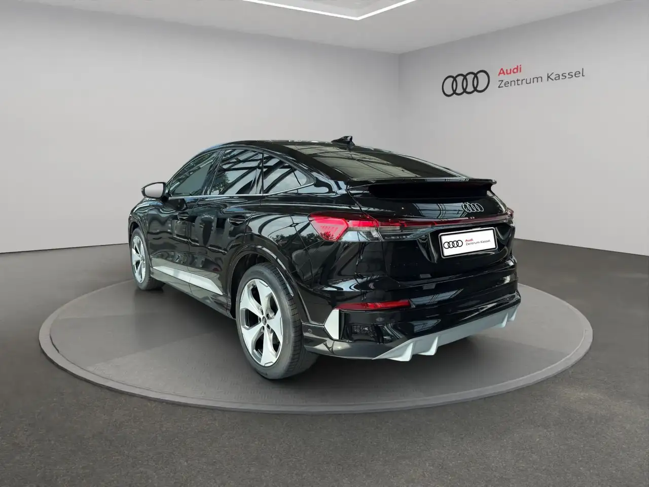 2027 Audi Q4 e-tron Q4 Sportback e-tron perf. Matric HuD SONOS 360°, photograph 4