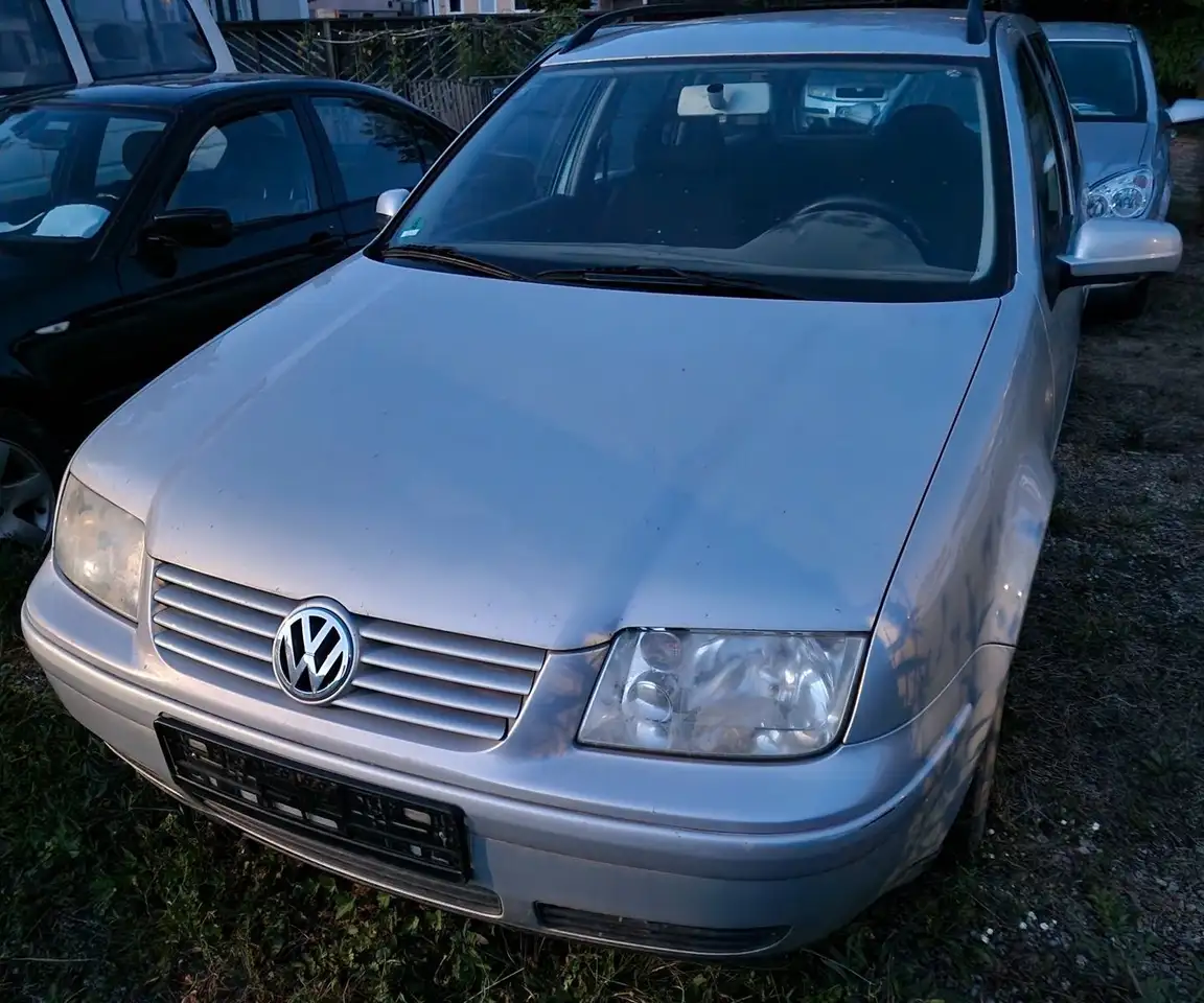 Volkswagen Bora 2.0 TSI Edition Variant — photo 1 of 11