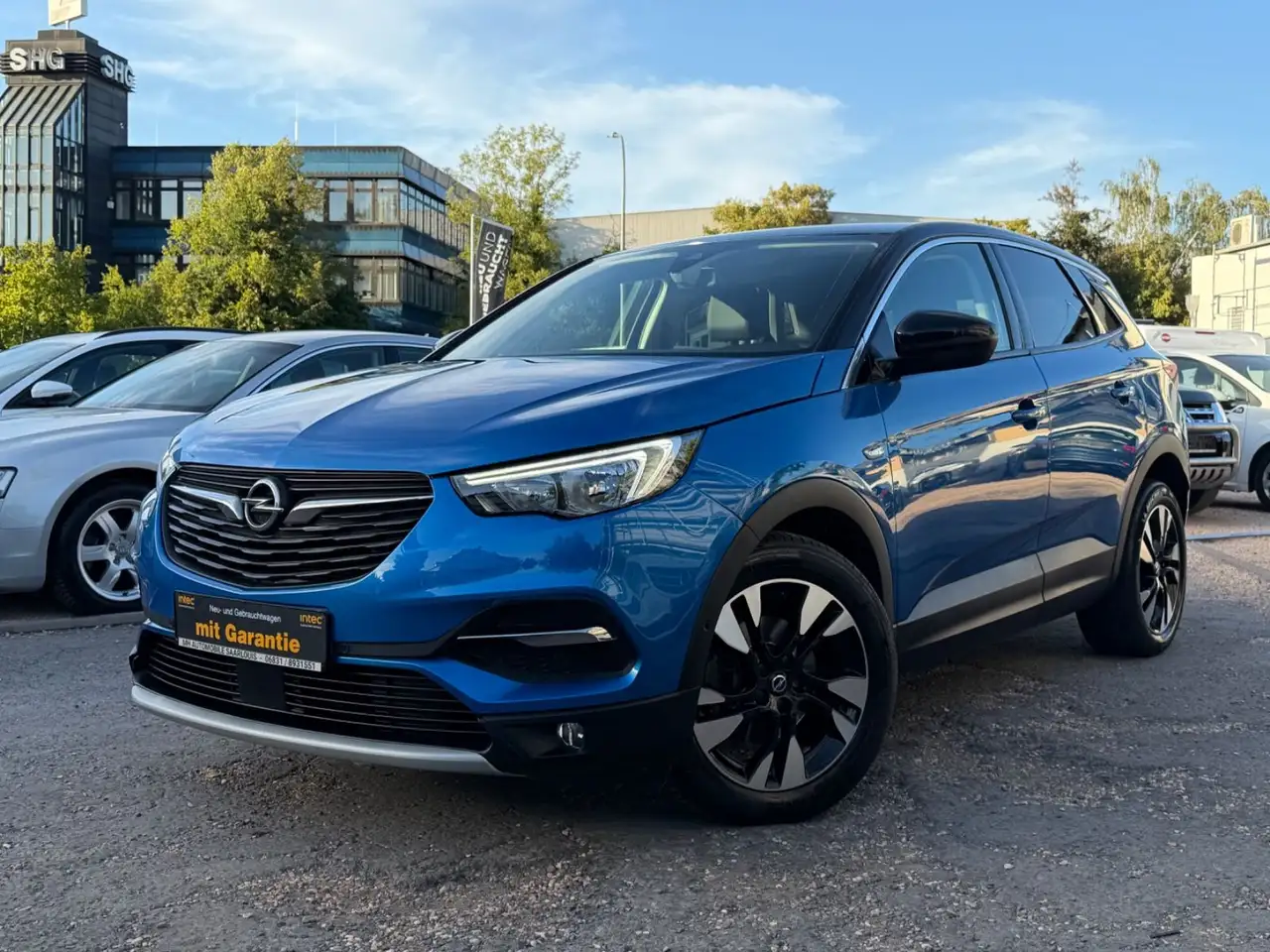 Opel Crossland X /Business Innovation — photo 1 of 28