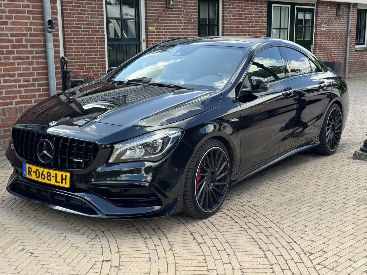Mercedes-Benz CLA 45 AMG 4M. Amb. — photo 1 of 10