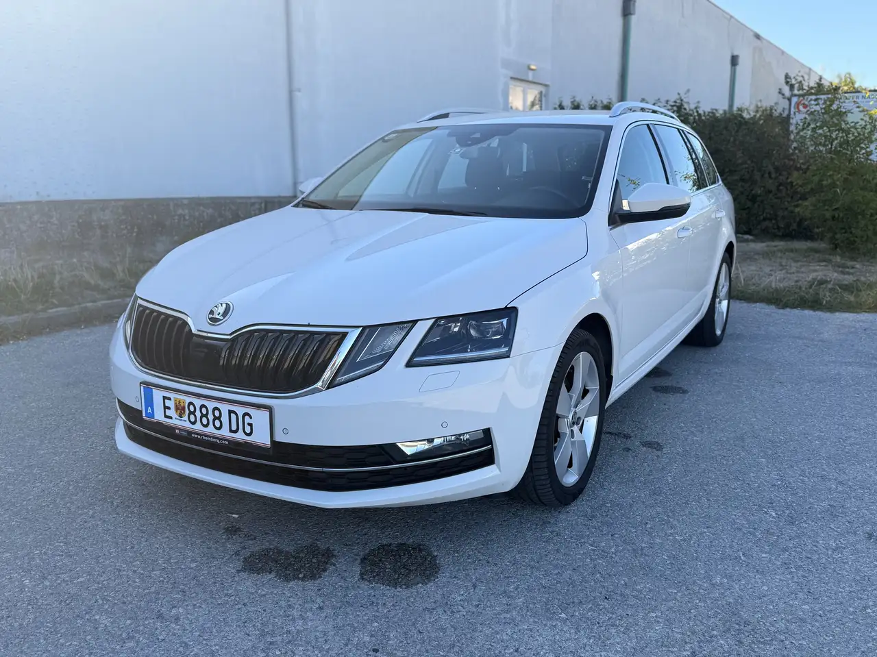 Skoda Octavia Combi 2.0 TDI Style — photo 1 of 15