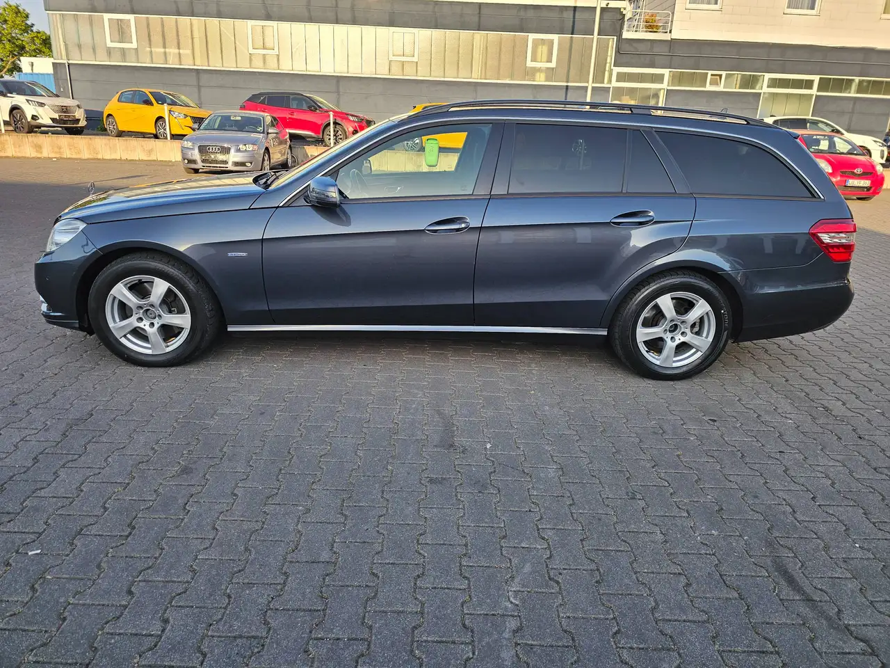 Mercedes-Benz E 250 E-Klasse T-Modell Diesel T CDI DPF BlueEFFICIENCY 7G-TRONIC Avantgarde,Tüv 5/2027 Voll — photo 1 of 17