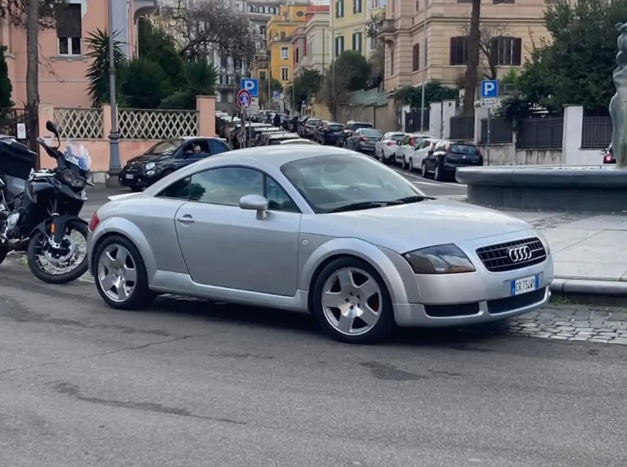 Audi TT 1.8t — photo 1 of 5