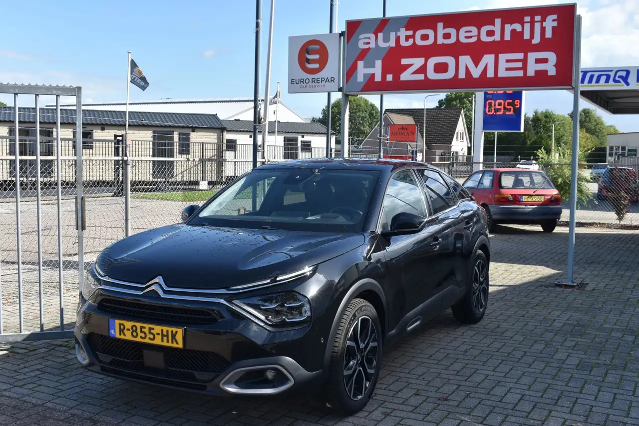 Citroen E-C4 Shine 50 kWh — photo 1 of 19
