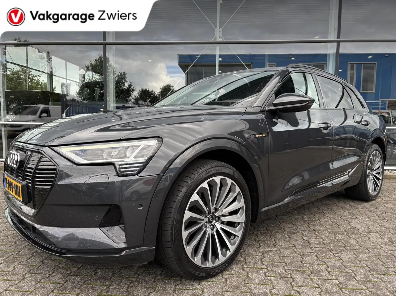 Audi e-tron Sportback 55 quattro Business edition 95 kWh — photo 1 of 40