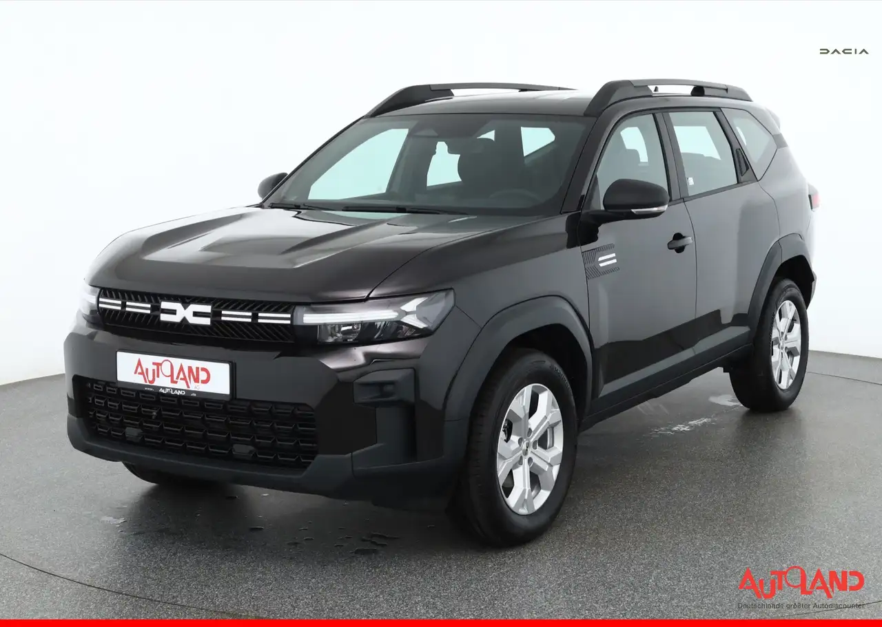 Dacia Bigster Essential 140 mHev LED Kamera — photo 1 of 30