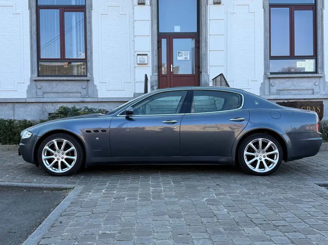 Maserati Quattroporte — photo 1 of 8