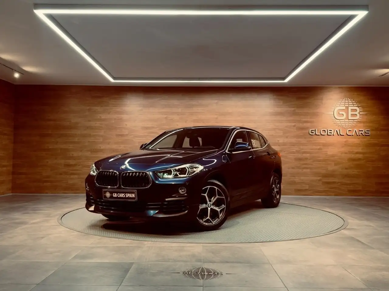 BMW X2 sDrive 18dA — photo 1 of 3