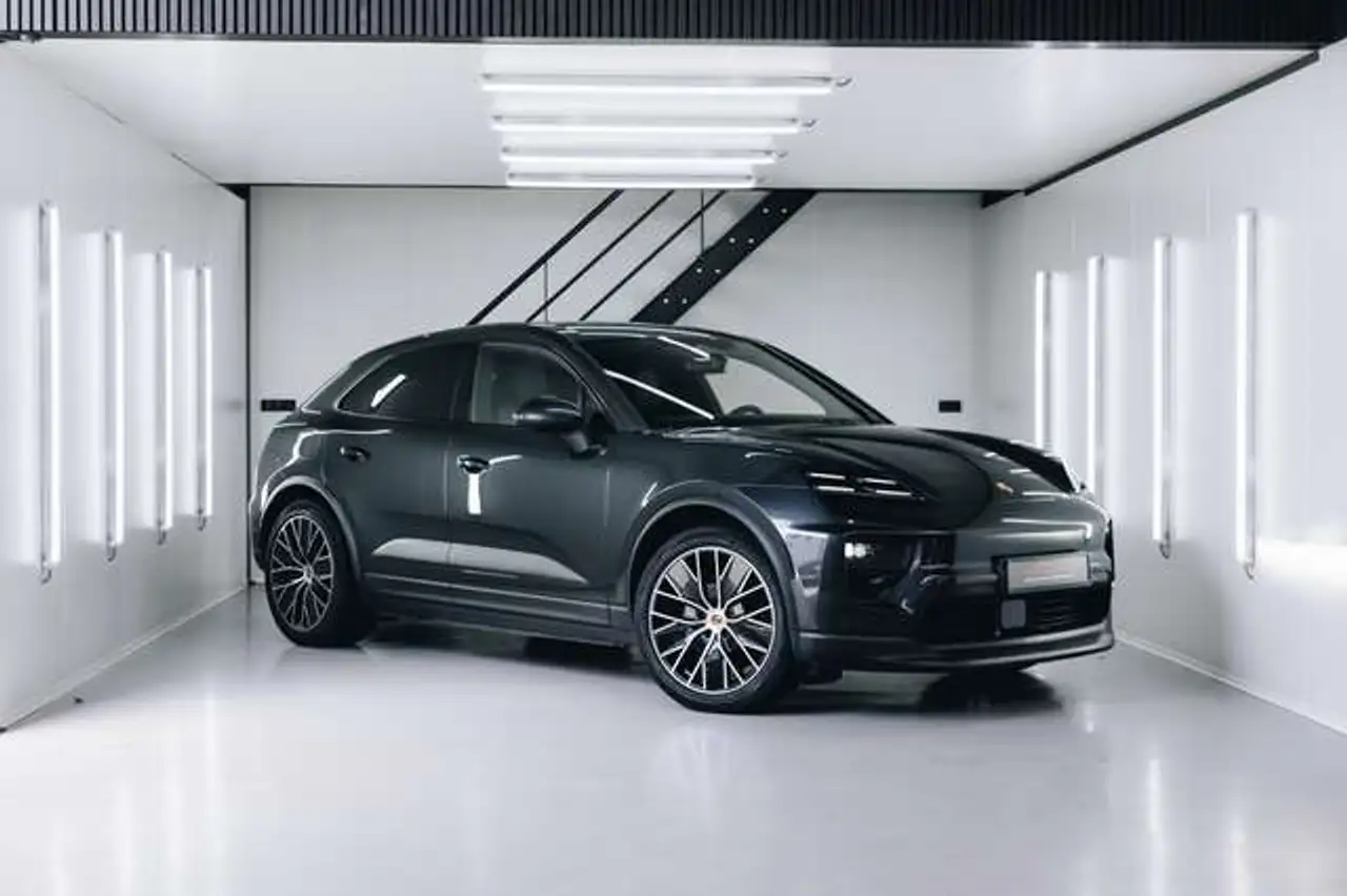 Porsche Macan 4 Electric Pano BOSE Sport Sound Zetelventilatie — photo 1 of 18