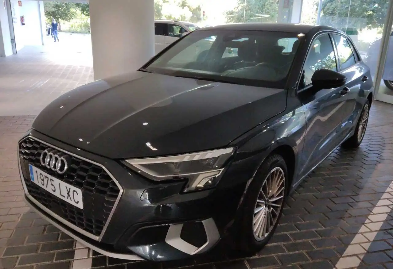 Audi A3 Sportback 30TDI Advanced — photo 1 of 12