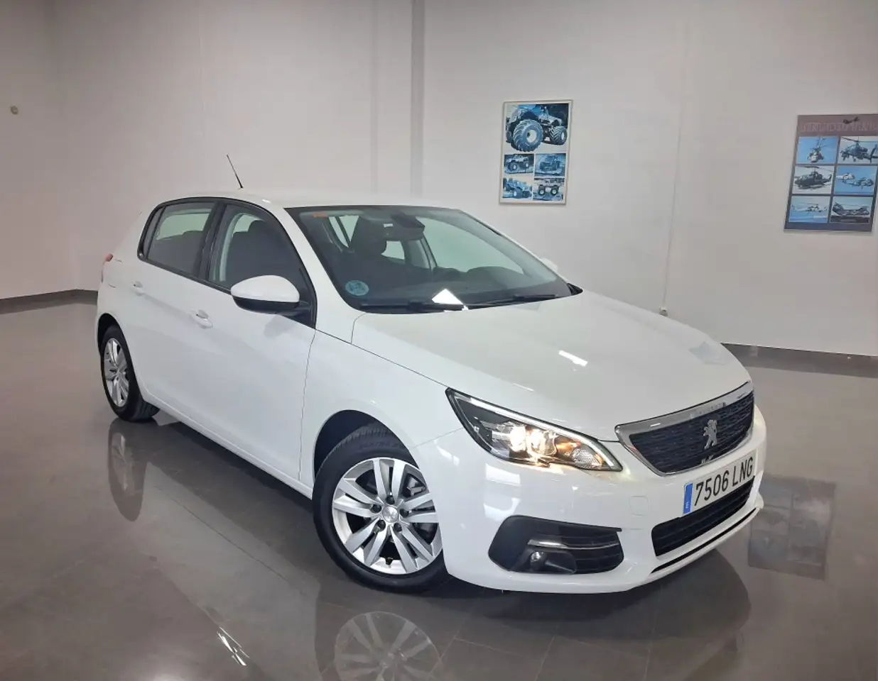 Peugeot 308 1.5 BlueHDi S&S Active Pack 130 — photo 1 of 14