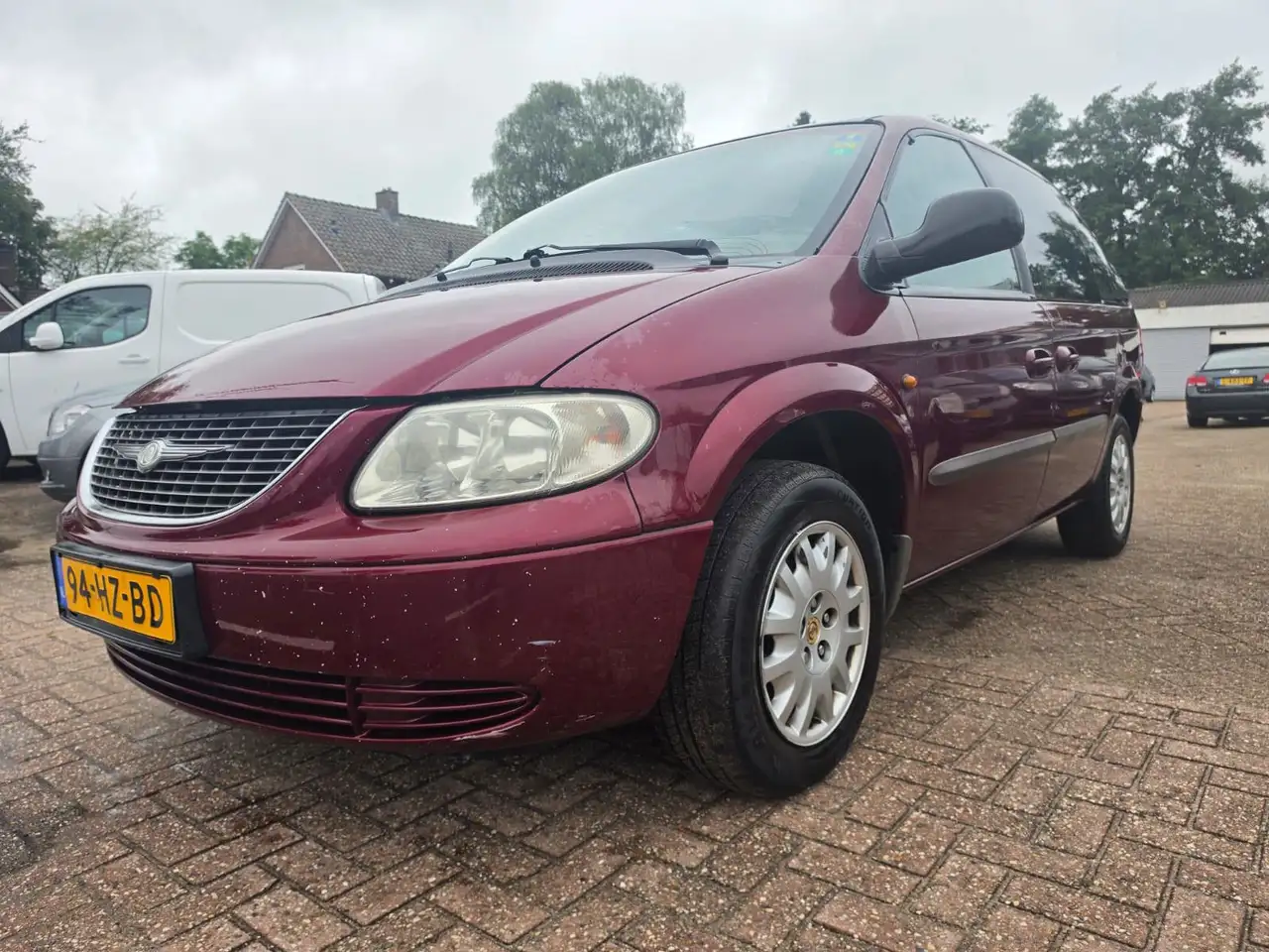 Chrysler Voyager 2.4i SE Luxe (GARBAGE RUN AUTO) — photo 1 of 9