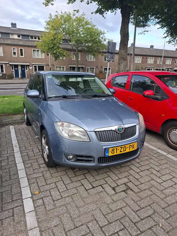 Skoda Fabia 1.4-16V Ambiente — photo 1 of 15