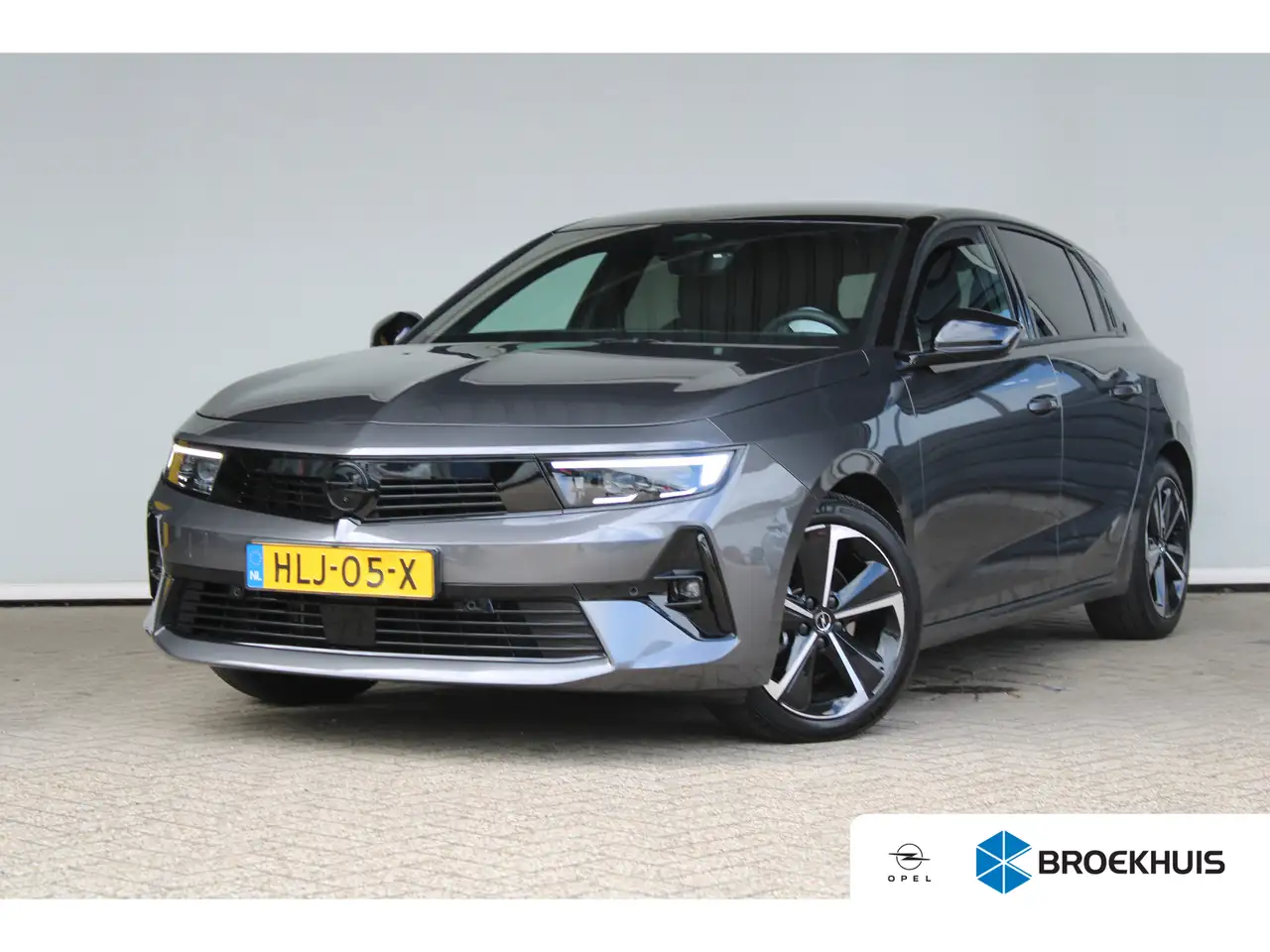 Opel Astra 1.2 Turbo Hybrid GS | LED Matrix | Head-up display — photo 1 of 31