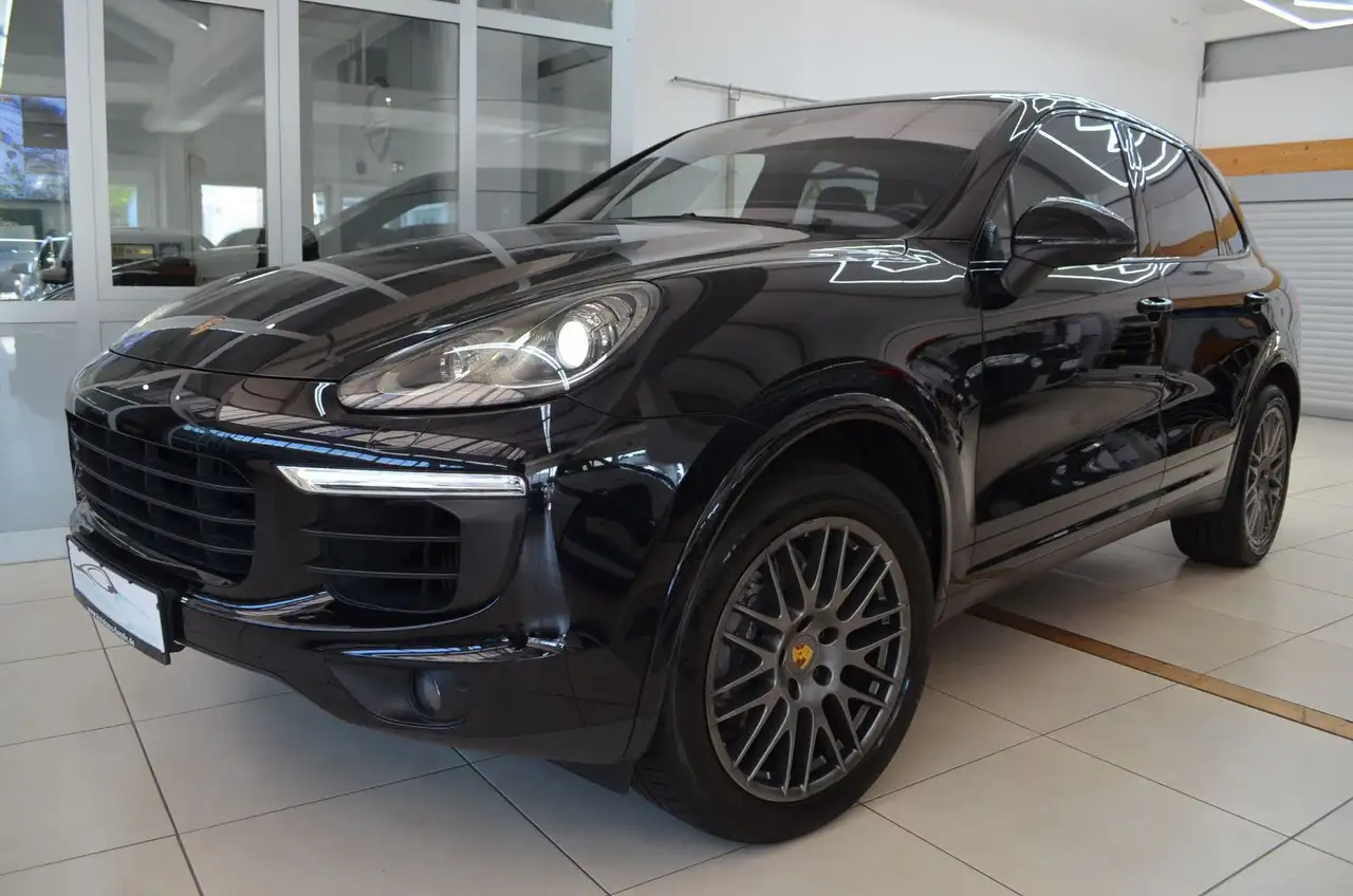 2018 Porsche Cayenne 3.0d Platinum Edition ~ Approved 06.2027, photograph 2
