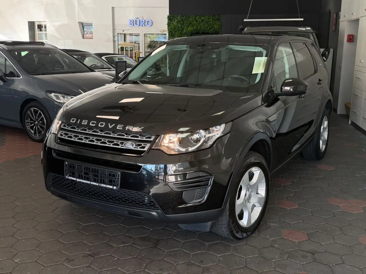 Land Rover Discovery Sport Pure 2.0*PANO*PDC*NAVI*TEMPO*EU6 — photo 1 of 15