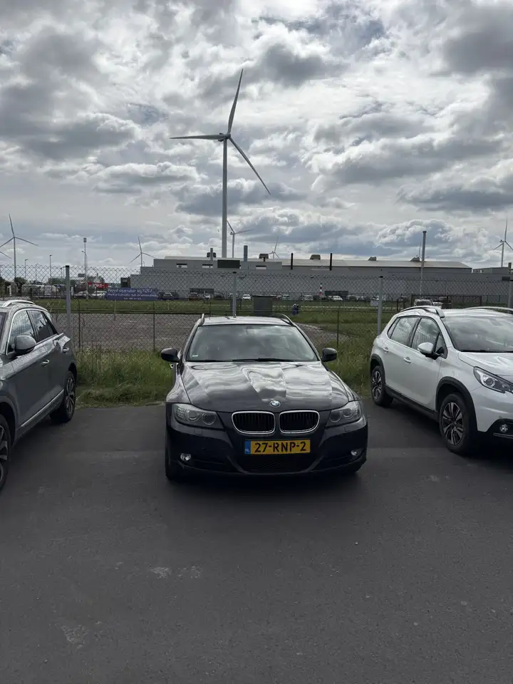 BMW 318 318i Touring Aut. Edition Lifestyle — photo 1 of 5