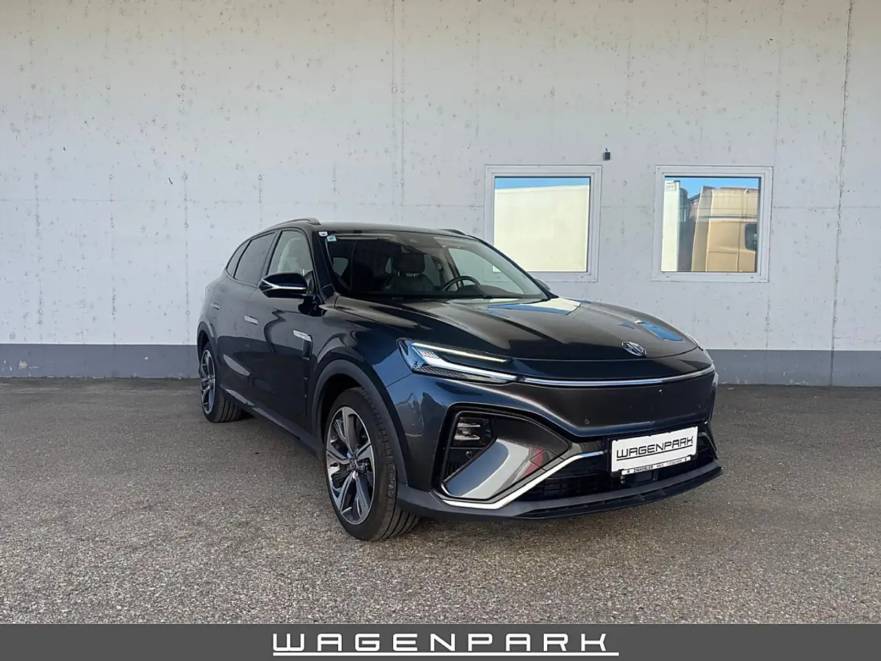 MG Marvel R Electric 70 kWh Luxury — photo 1 of 31